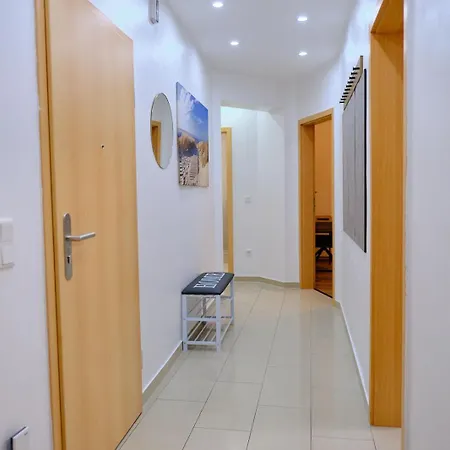 Primetime Fuer 8+kueche/wifi * אסן