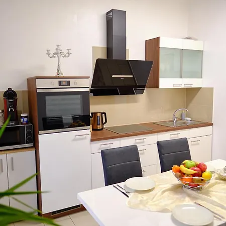 Primetime Fuer 8+kueche/wifi